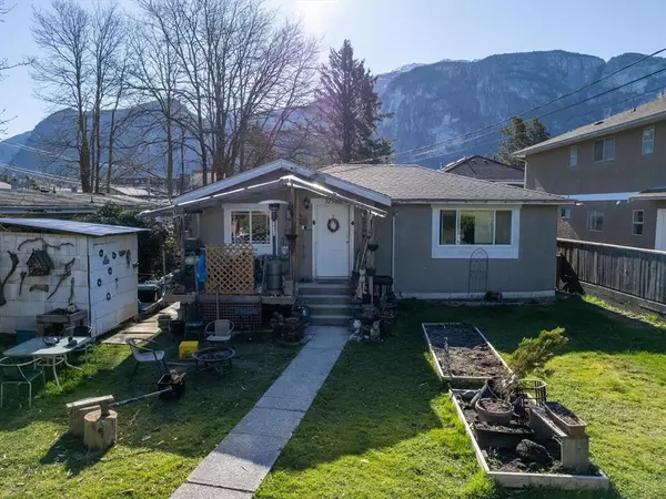 Squamish, BC V8B 0A4,37986 Sixth AVE