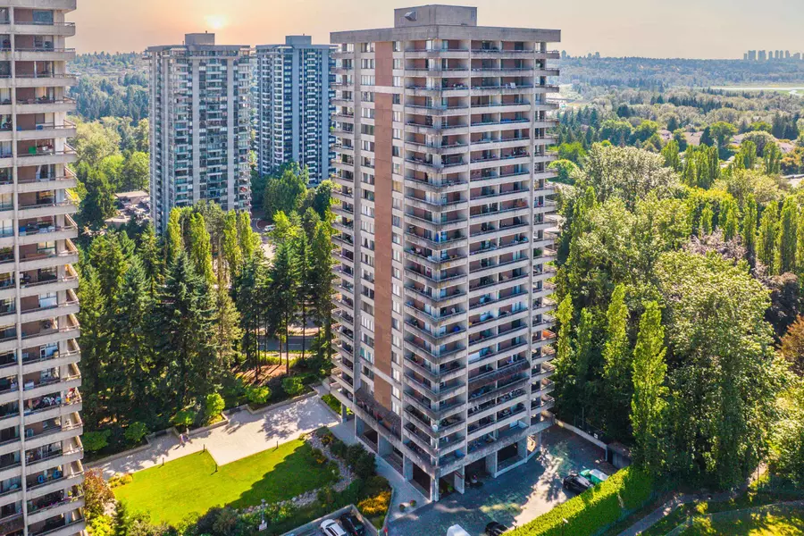 3737 Bartlett CT #303, Burnaby, BC V3J 7E3
