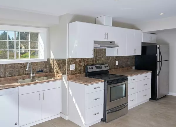 Port Moody, BC V3H 2Z9,120 Jacobs RD #Lower
