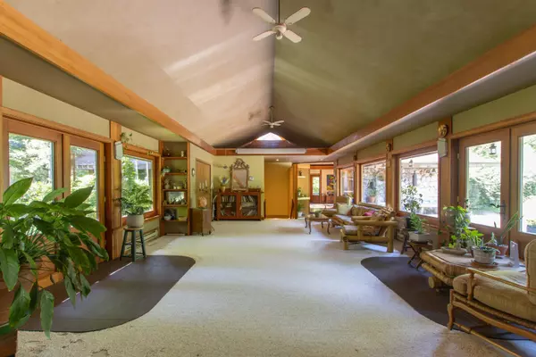 5071 Paradise Valley RD Squamish, BC V0N 1T0