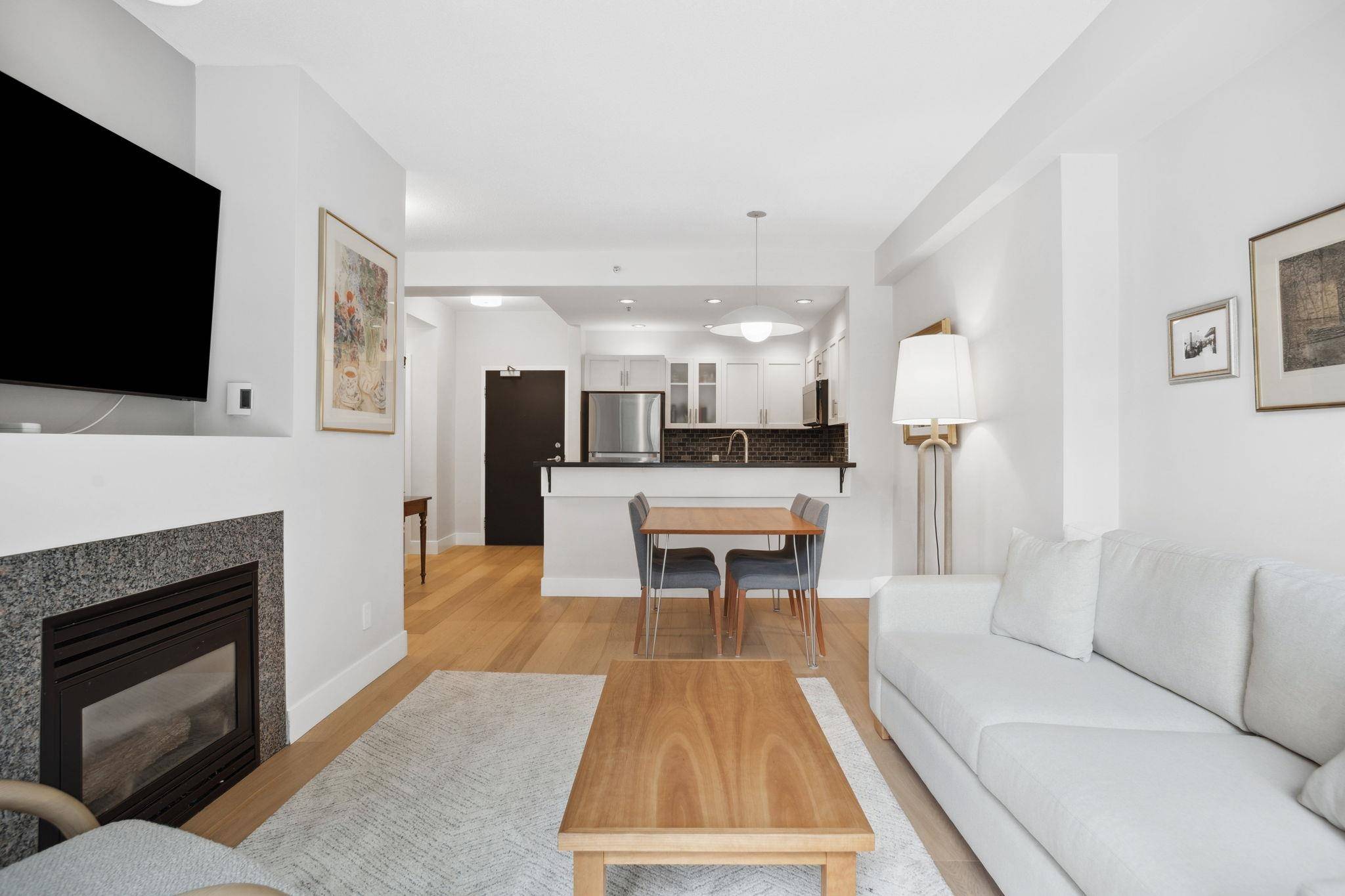 Vancouver, BC V6G 1C7,1688 Robson ST #100