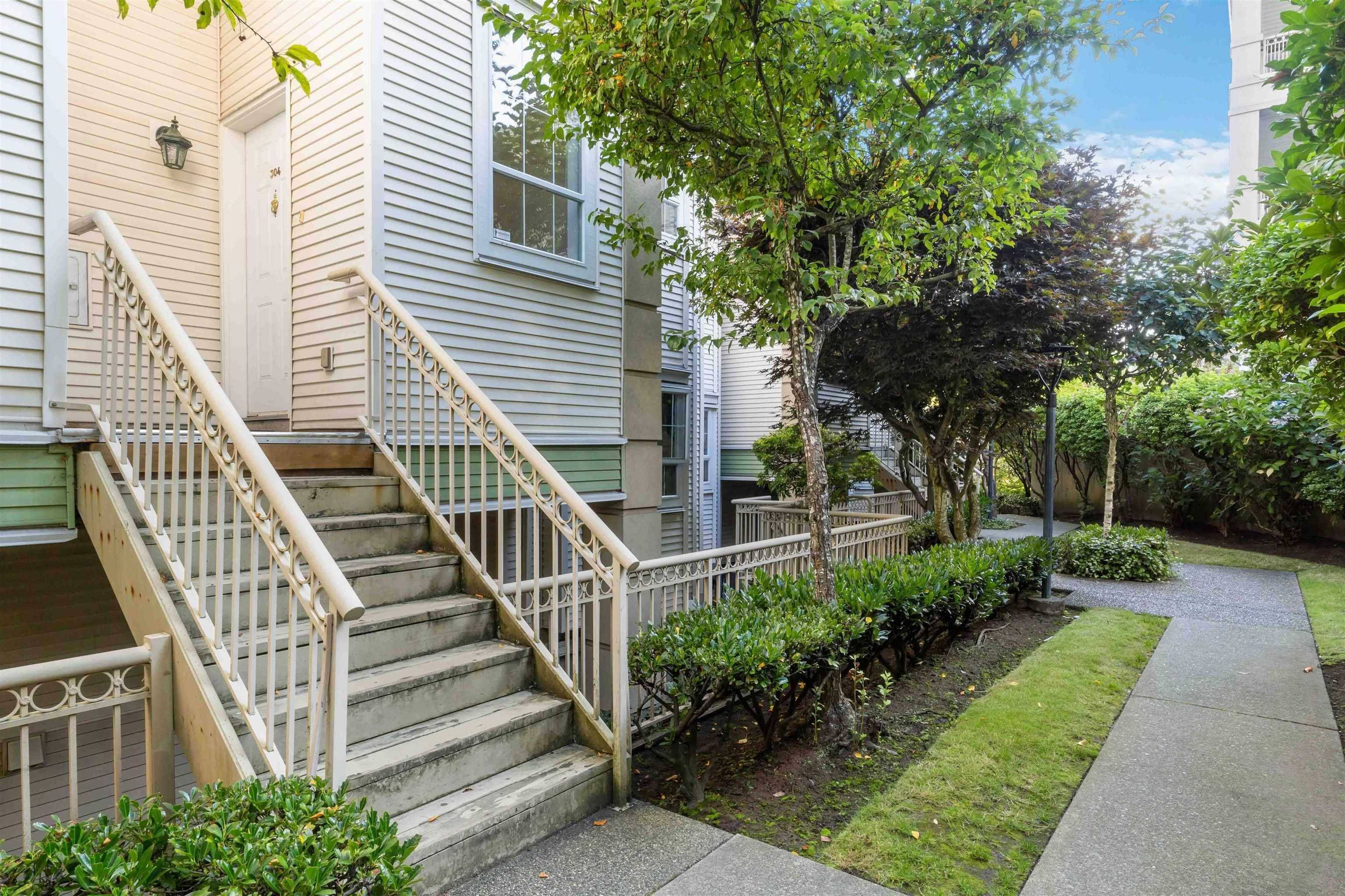 Surrey, BC V3R 0W8,15258 105 AVE #304