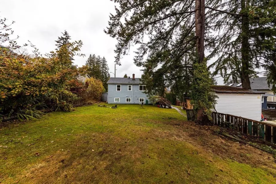 320 Holmes ST, New Westminster, BC V3L 4X5