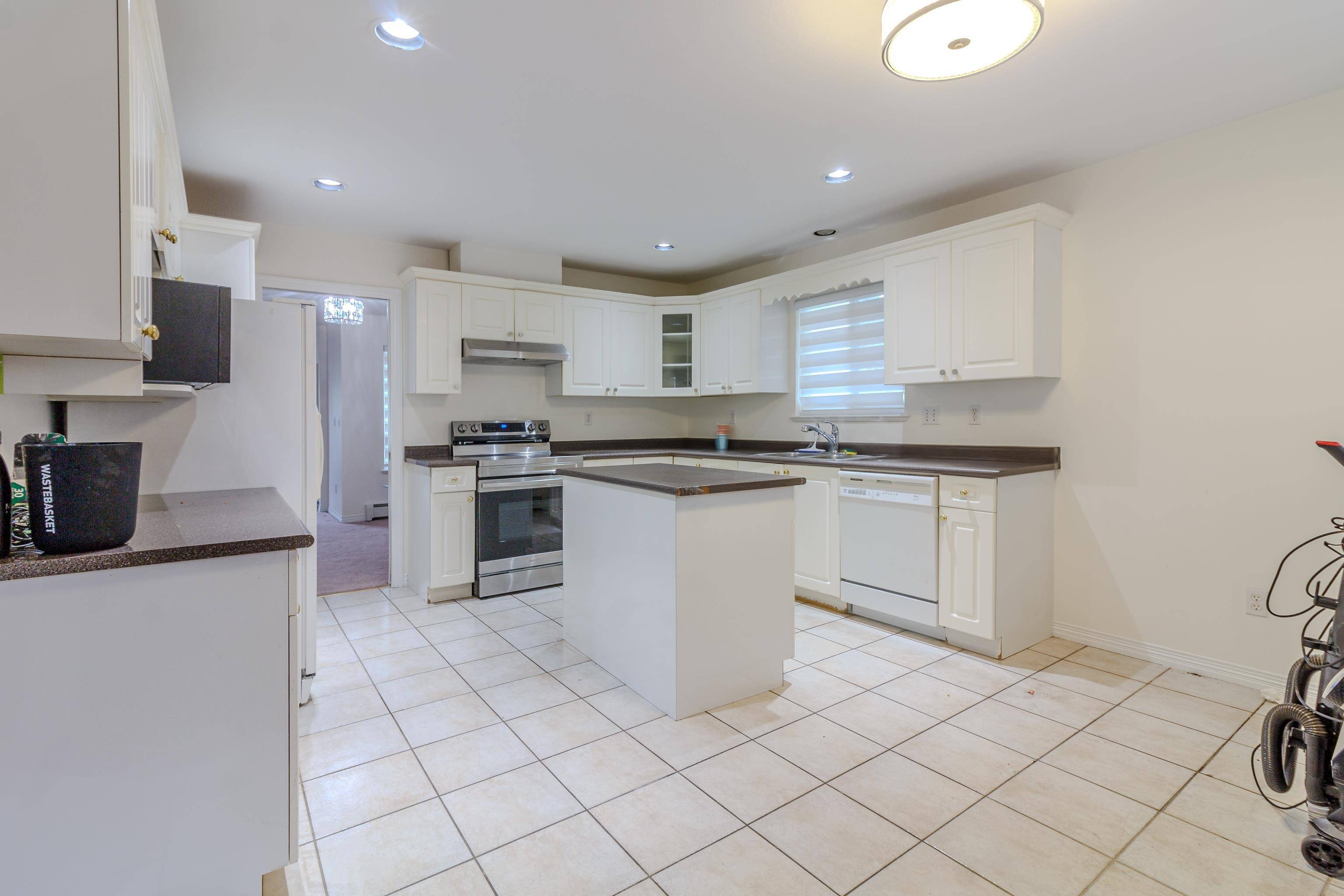 Surrey, BC V3W 1G5,12773 67 AVE