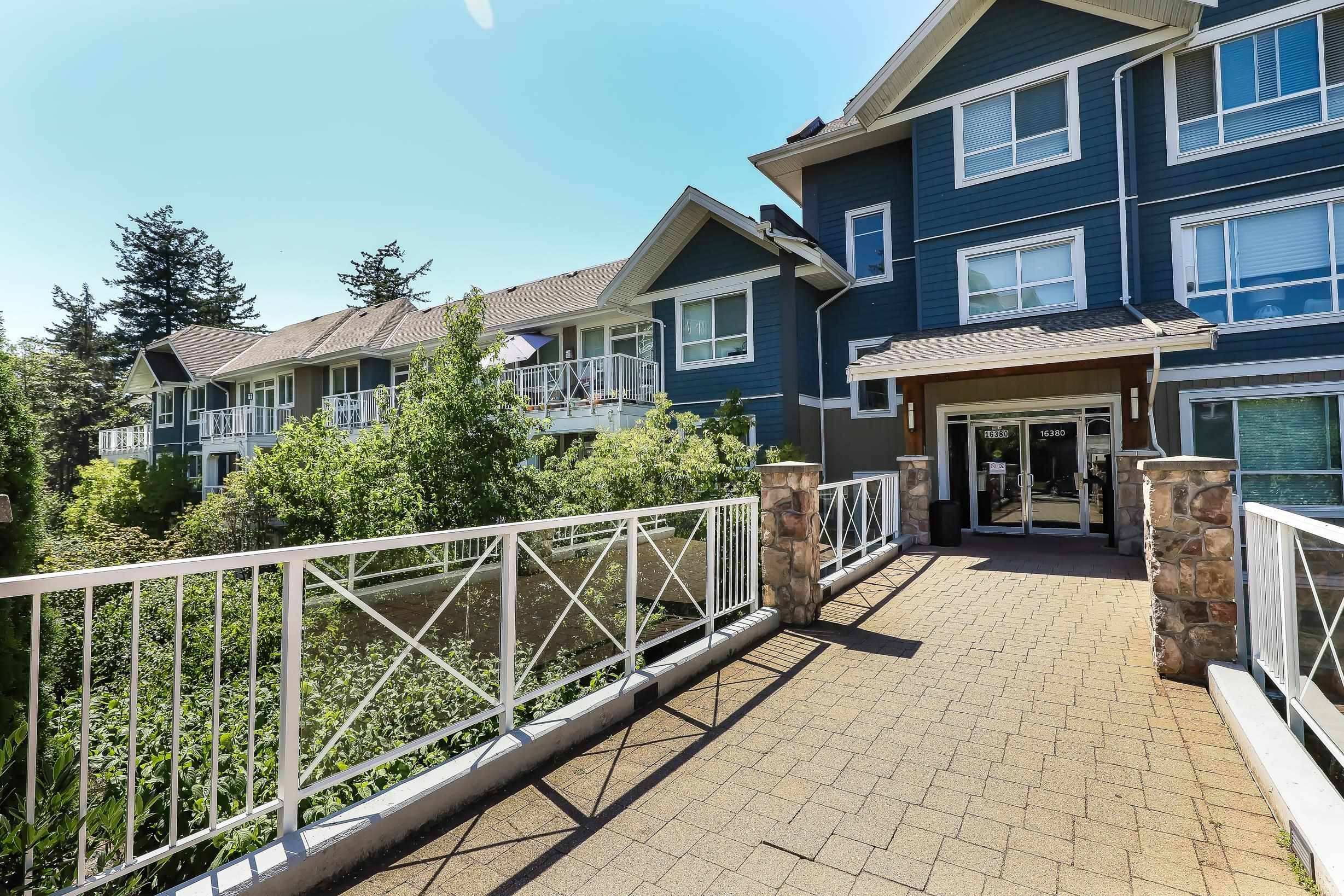 16380 64 AVE #303, Surrey, BC V3S 6X6
