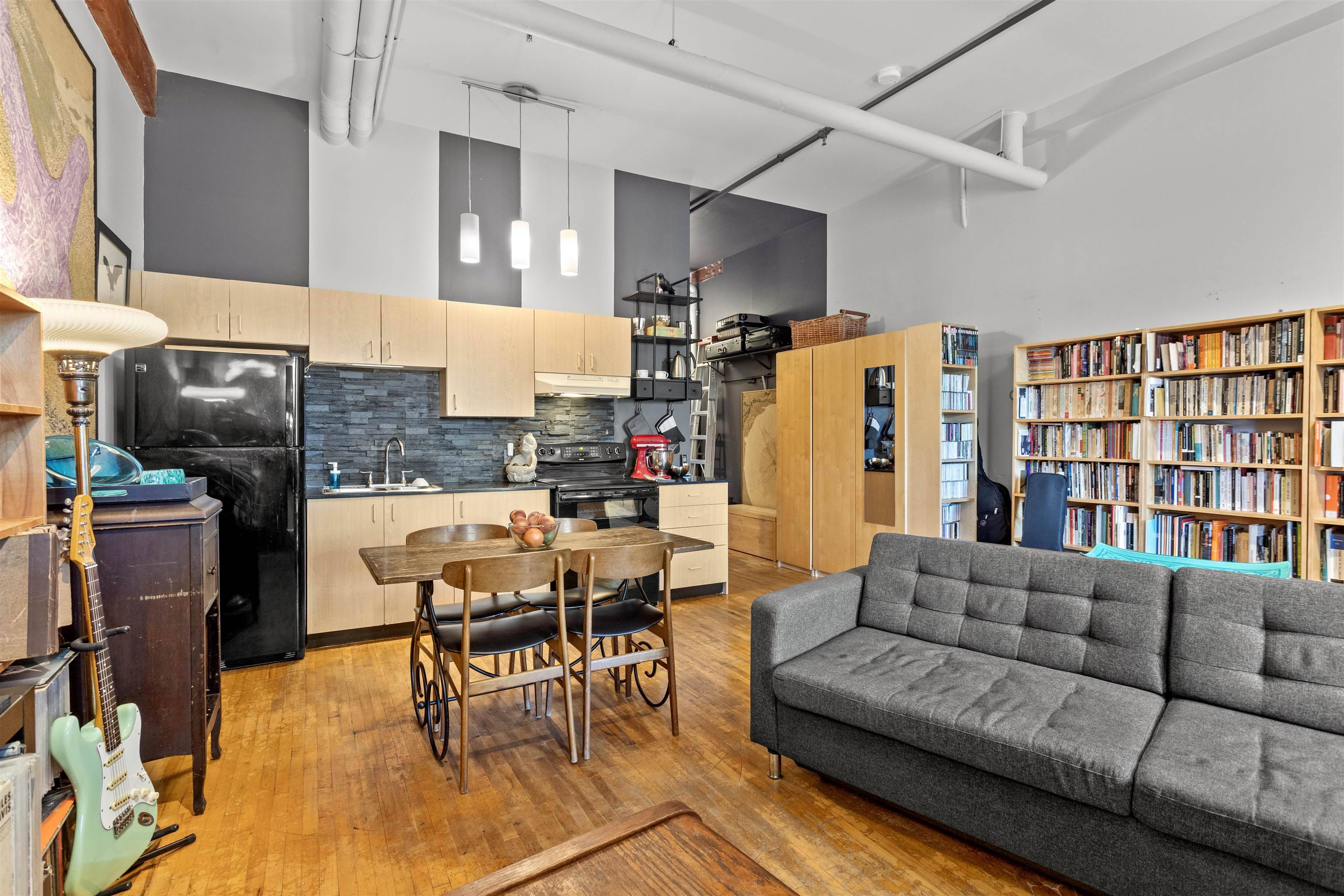 Vancouver, BC V5K 1Z3,2556 E Hastings ST #121