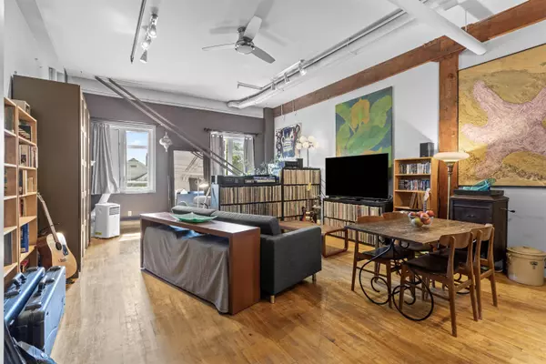 Vancouver, BC V5K 1Z3,2556 E Hastings ST #121