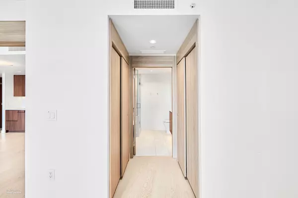 Vancouver, BC V6Z 0E7,89 Nelson ST #2421