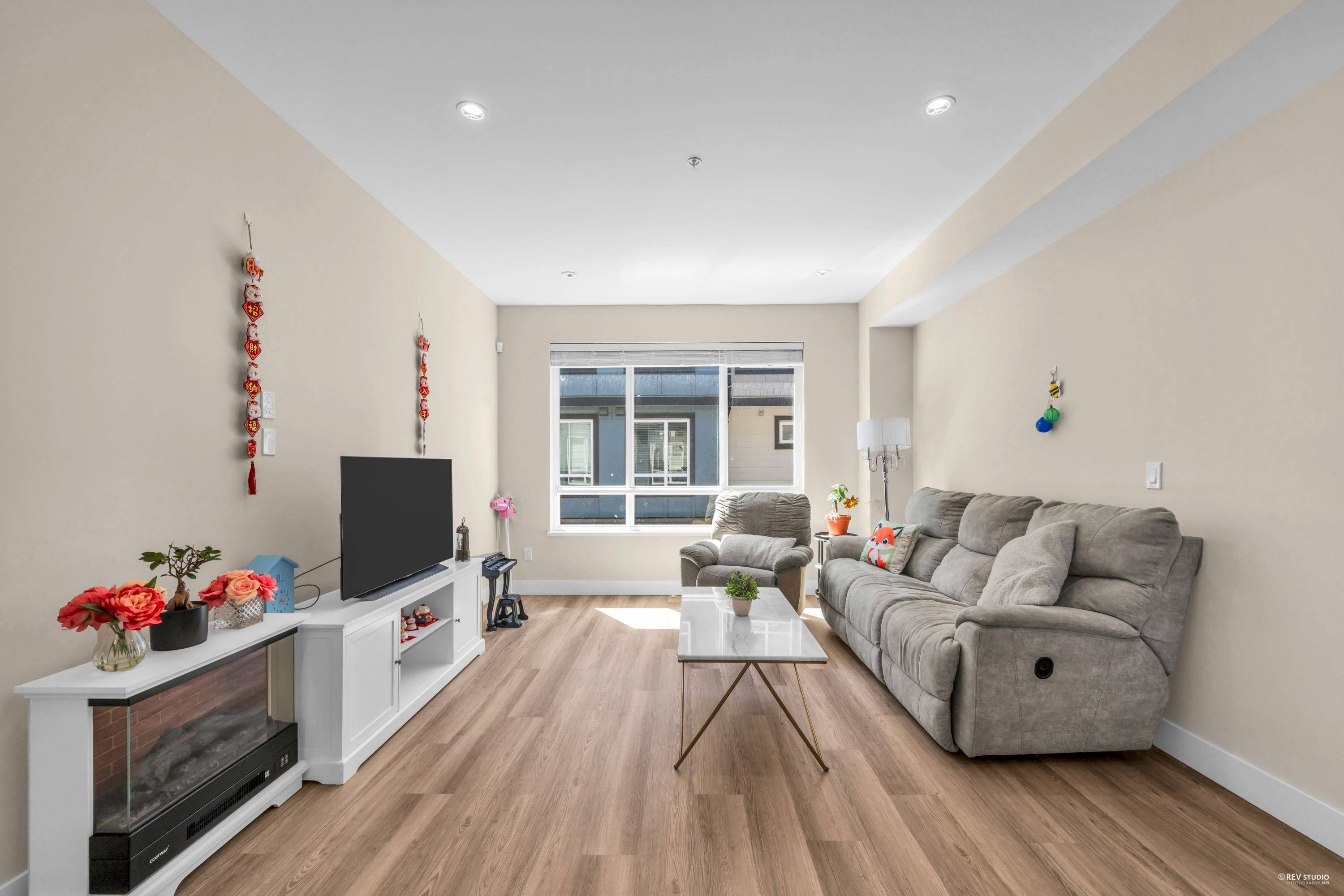 Langley, BC V3A 1J7,5515 199a ST #27