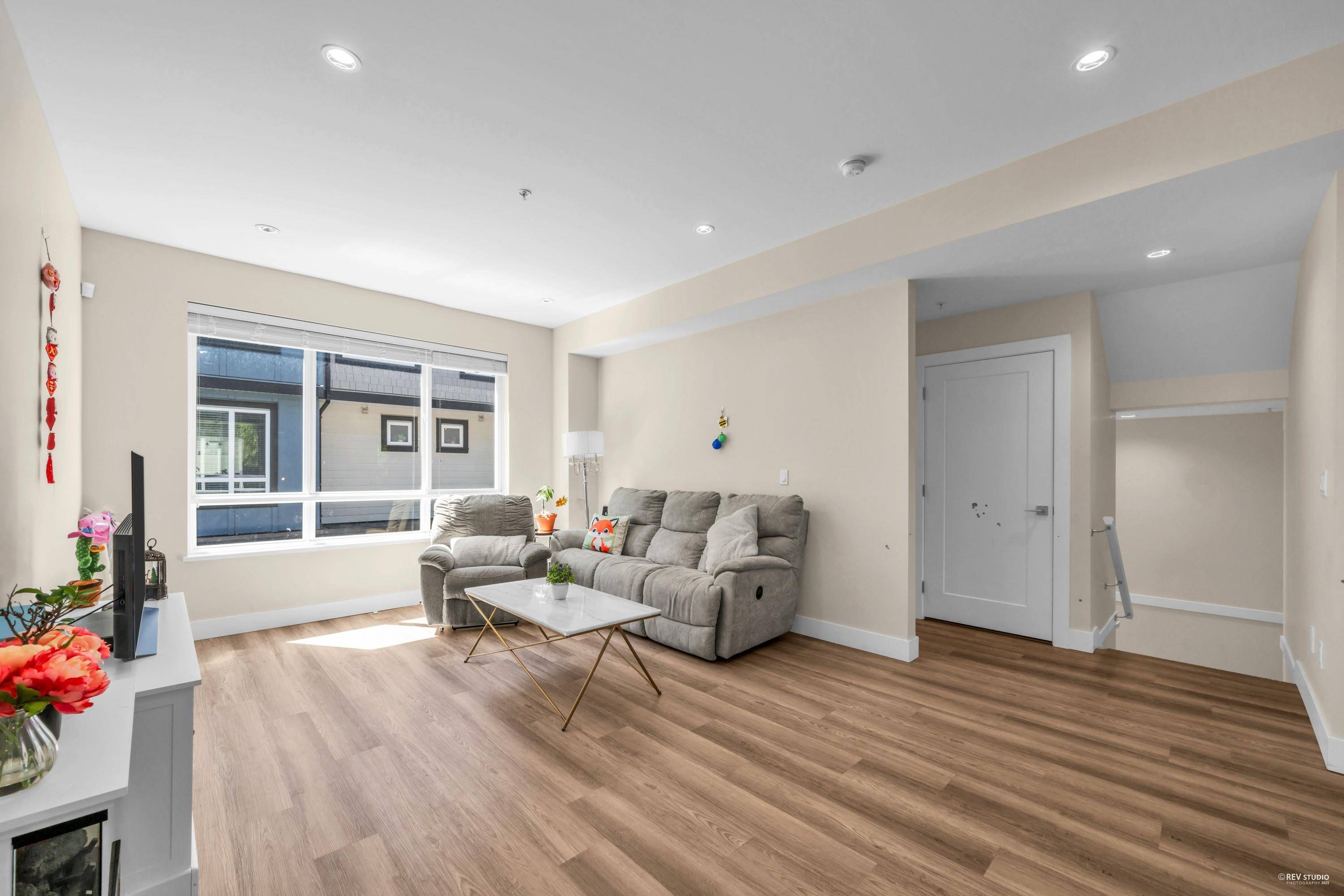5515 199a ST #27 Langley, BC V3A 1J7