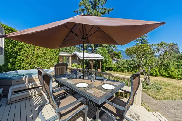 1115 Lenora RD Bowen Island, BC V0N 1G1