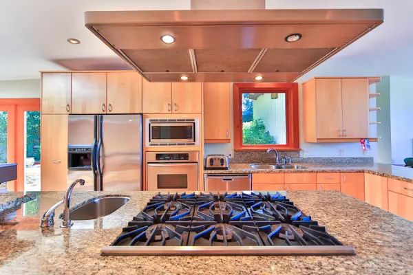 170 Highview PL Lions Bay, BC V0N 2E0