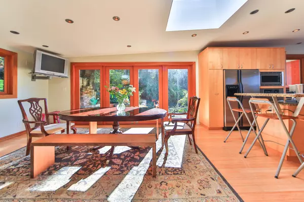 170 Highview PL Lions Bay, BC V0N 2E0