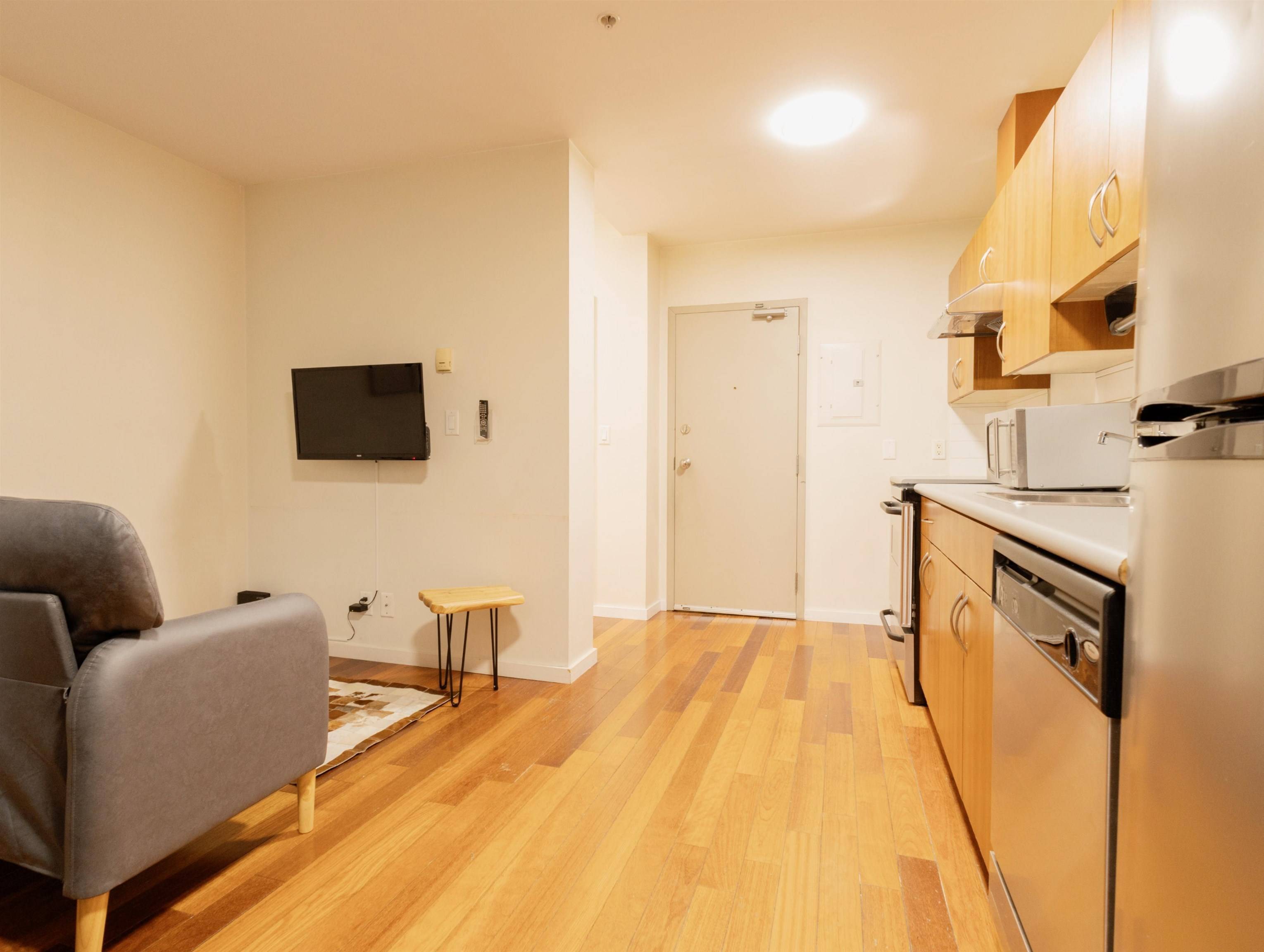 440 Richards Street #205, Vancouver, BC V6B 2Z3