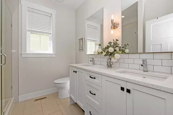 43306 Creekside CIR Lindell Beach, BC V2R 0Z4