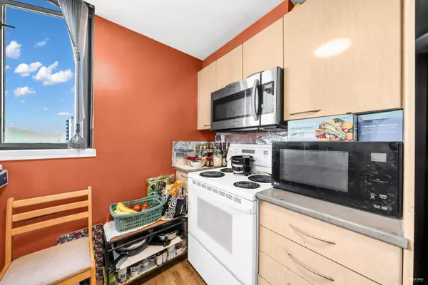 Burnaby, BC V5H 4T4,4888 Hazel ST #1403