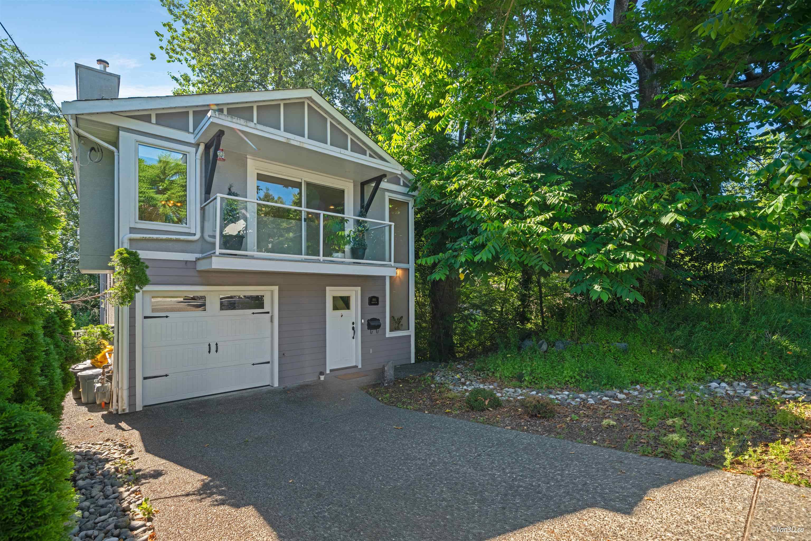 1911 Mahon AVE, North Vancouver, BC V7M 2T4