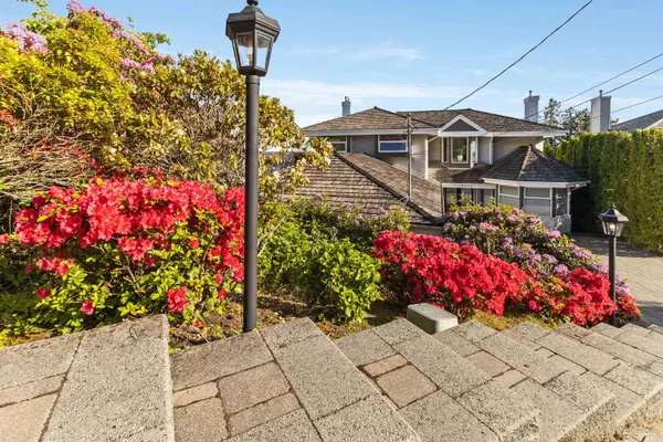West Vancouver, BC V7V 2S6,2272 Ottawa AVE