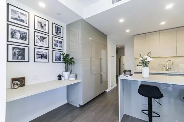 2186 Gilmore AVE #2008 Burnaby, BC V5C 0N7