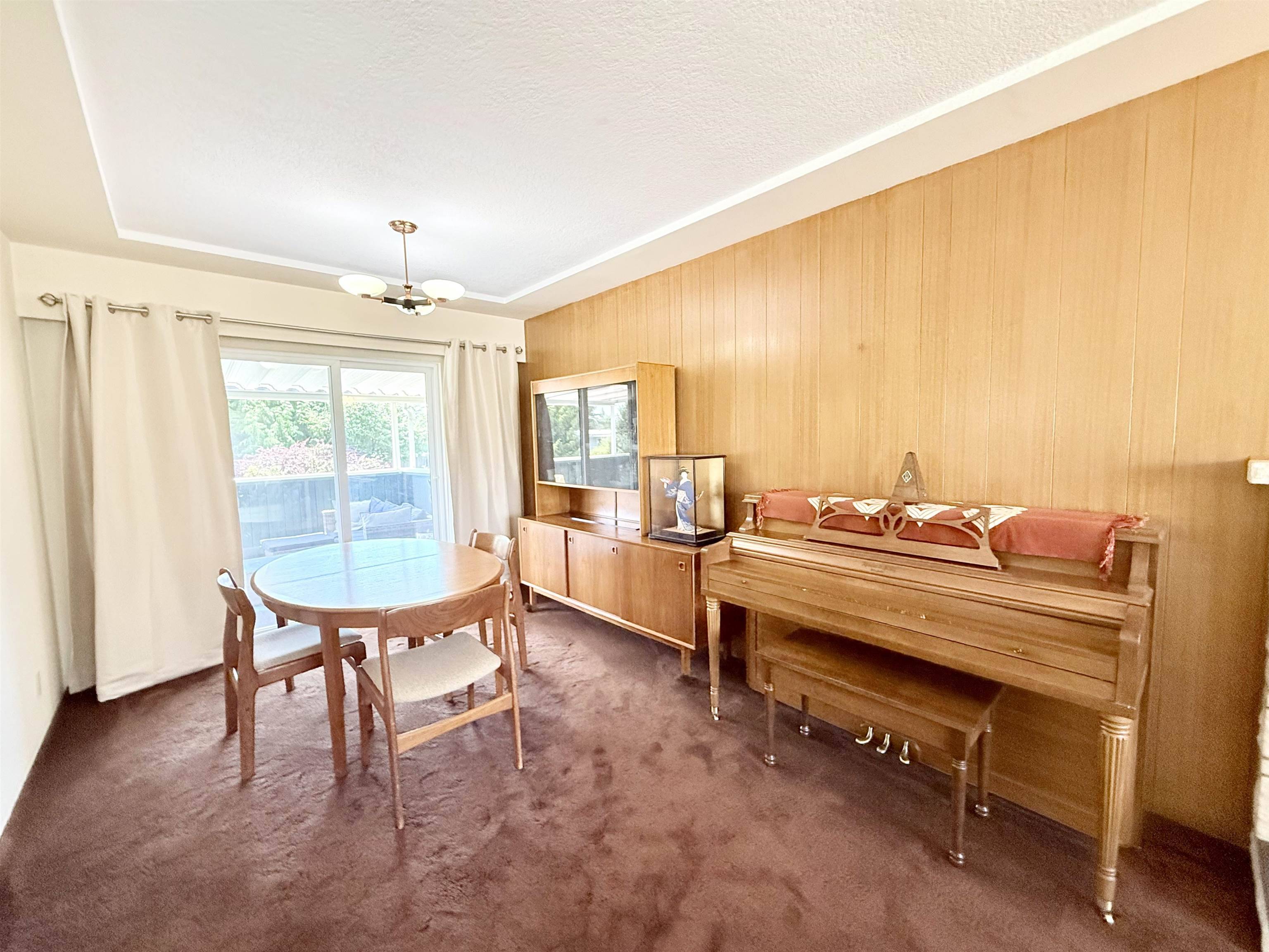 Burnaby, BC V5B 2C4,6960 Napier ST