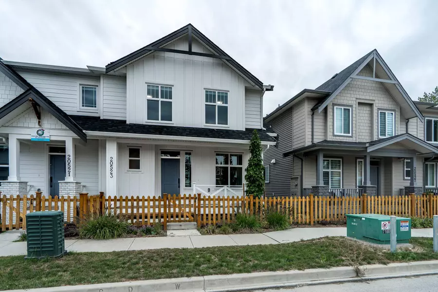 20517 76 AVE, Langley, BC V2Y 3T1