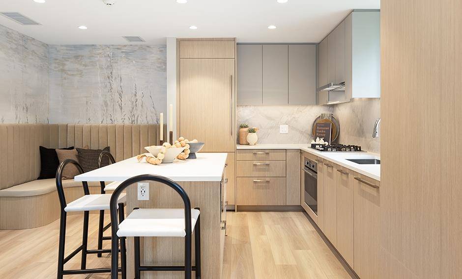 5860 Olive AVE #1303, Burnaby, BC V5H 2P4
