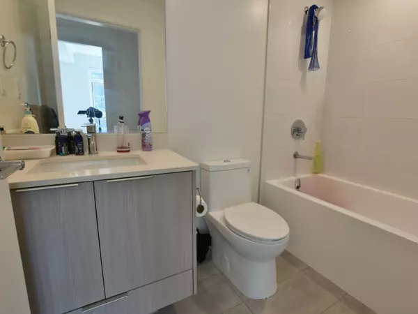 13969 96 AVE #417 Surrey, BC V3T 0T1