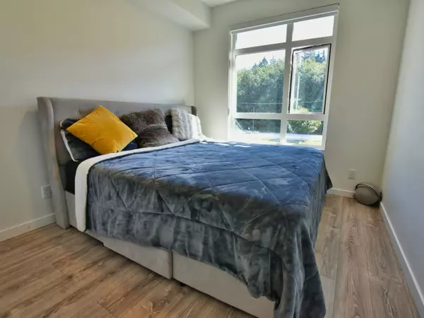 13969 96 AVE #417 Surrey, BC V3T 0T1