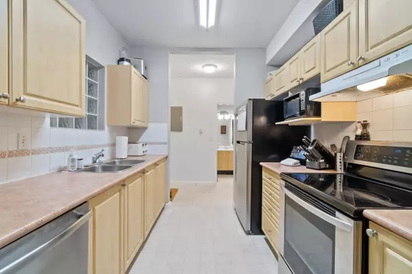 Maple Ridge, BC V2X 6P3,11519 Burnett ST #104