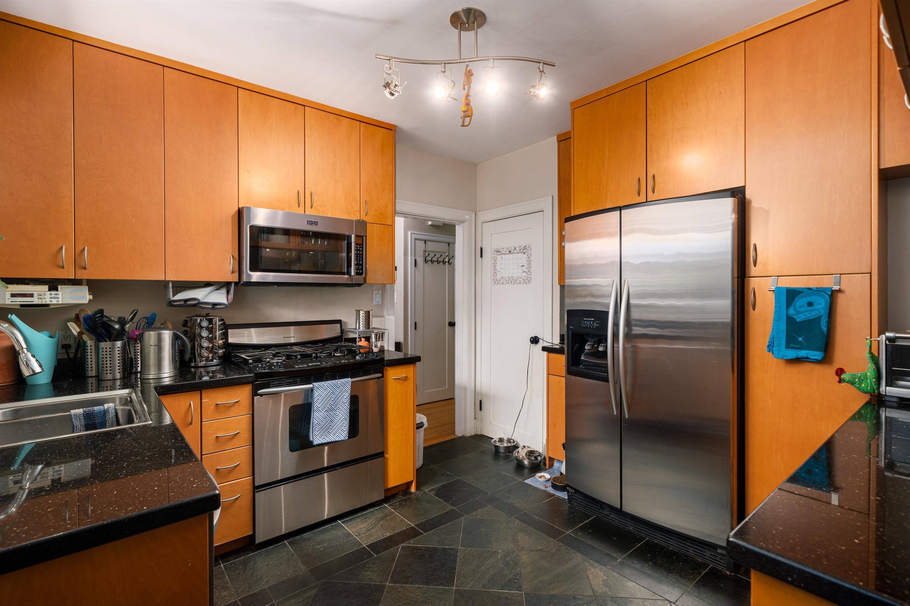 Vancouver, BC V6N 2V8,3540 W 37th AVE