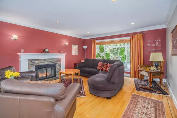 Burnaby, BC V5B 4K5,2050 Sperling AVE