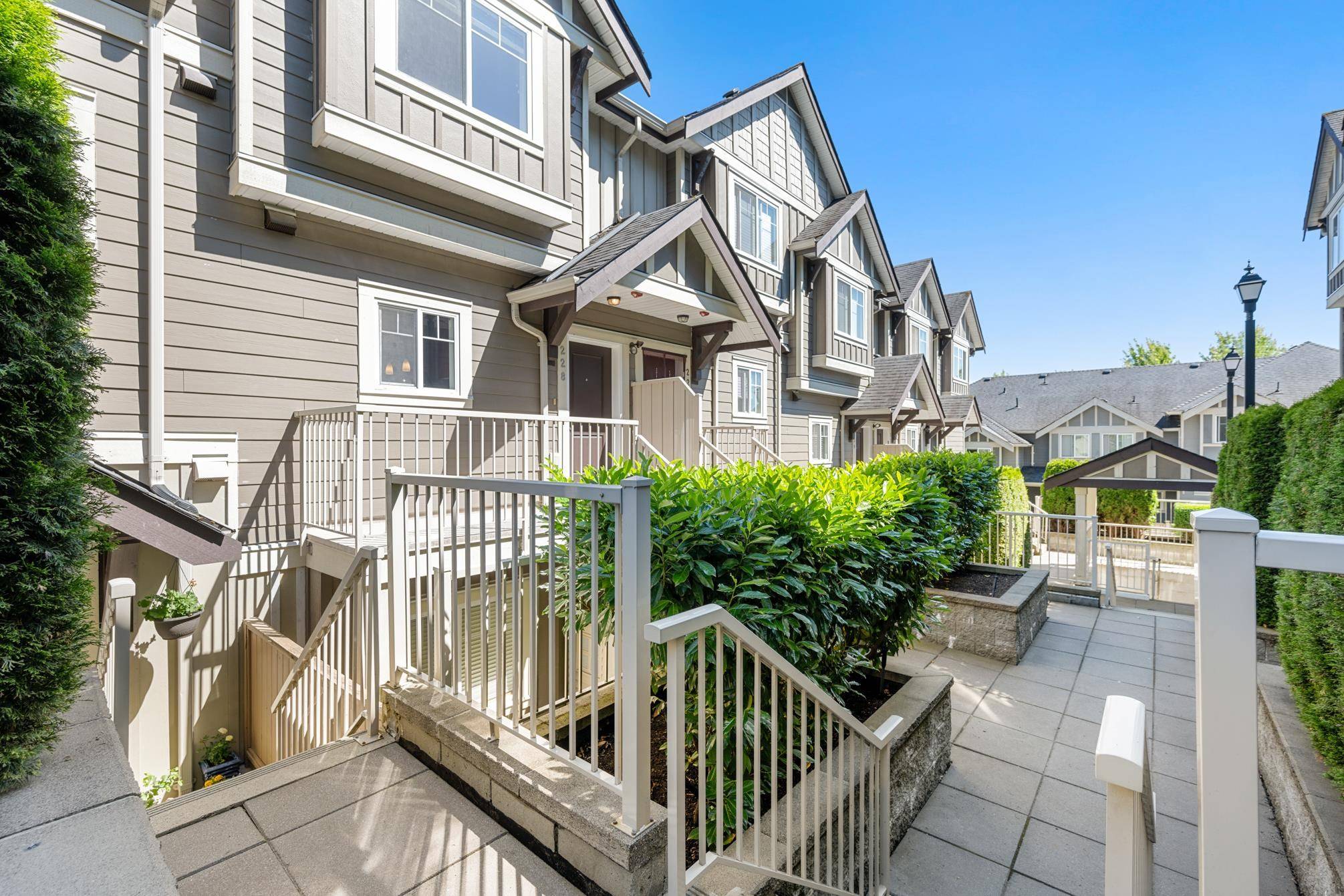 368 Ellesmere AVE #228, Burnaby, BC V5B 3S9