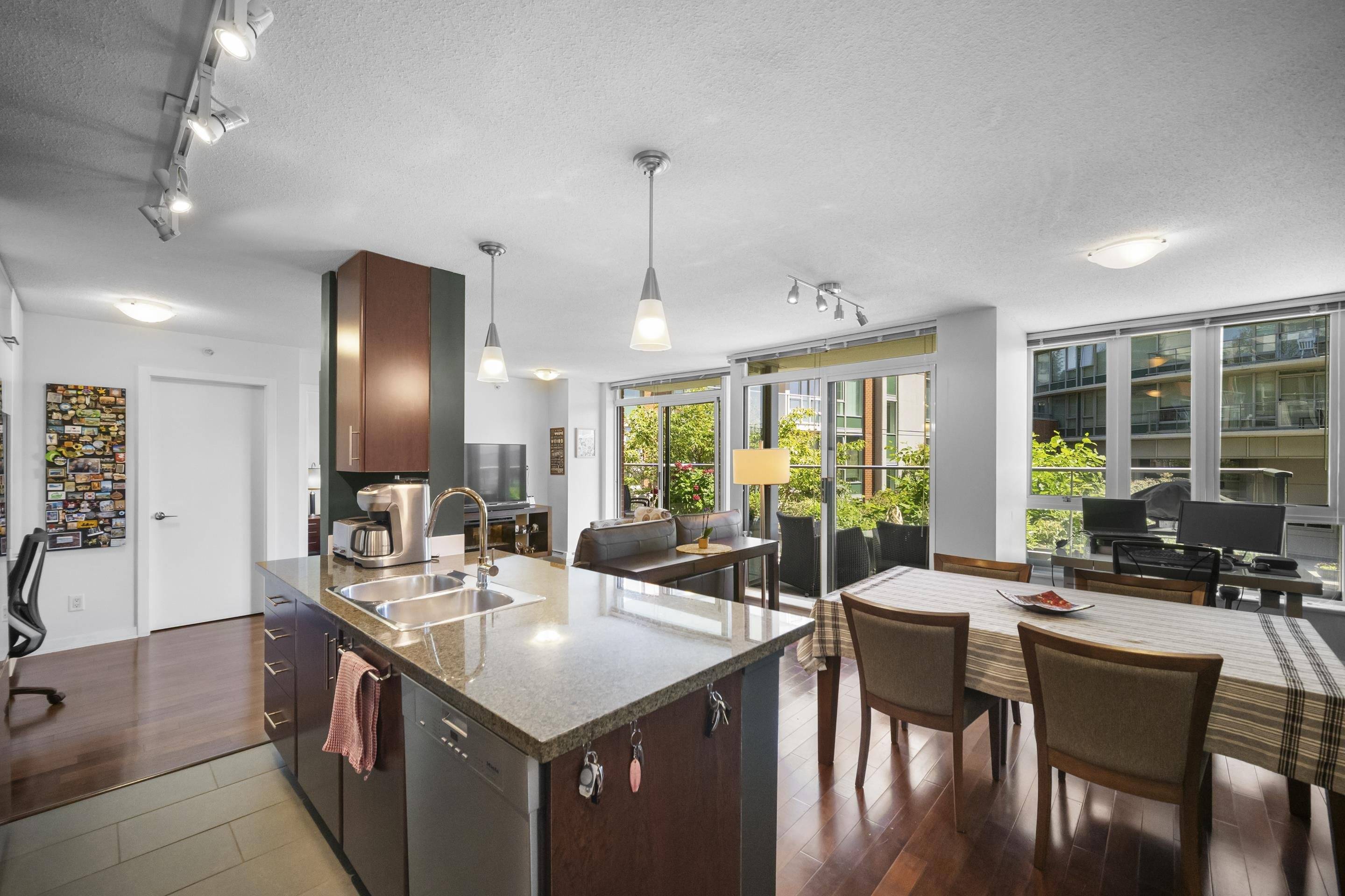 Vancouver, BC V6B 0C1,618 Abbott ST #501