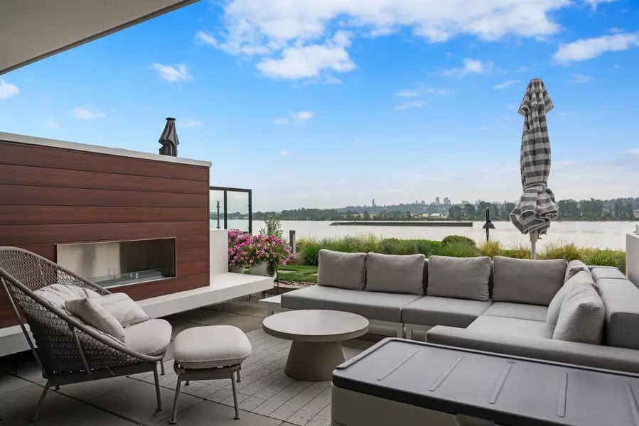 210 Salter ST #TH210, New Westminster, BC V3M 0J9