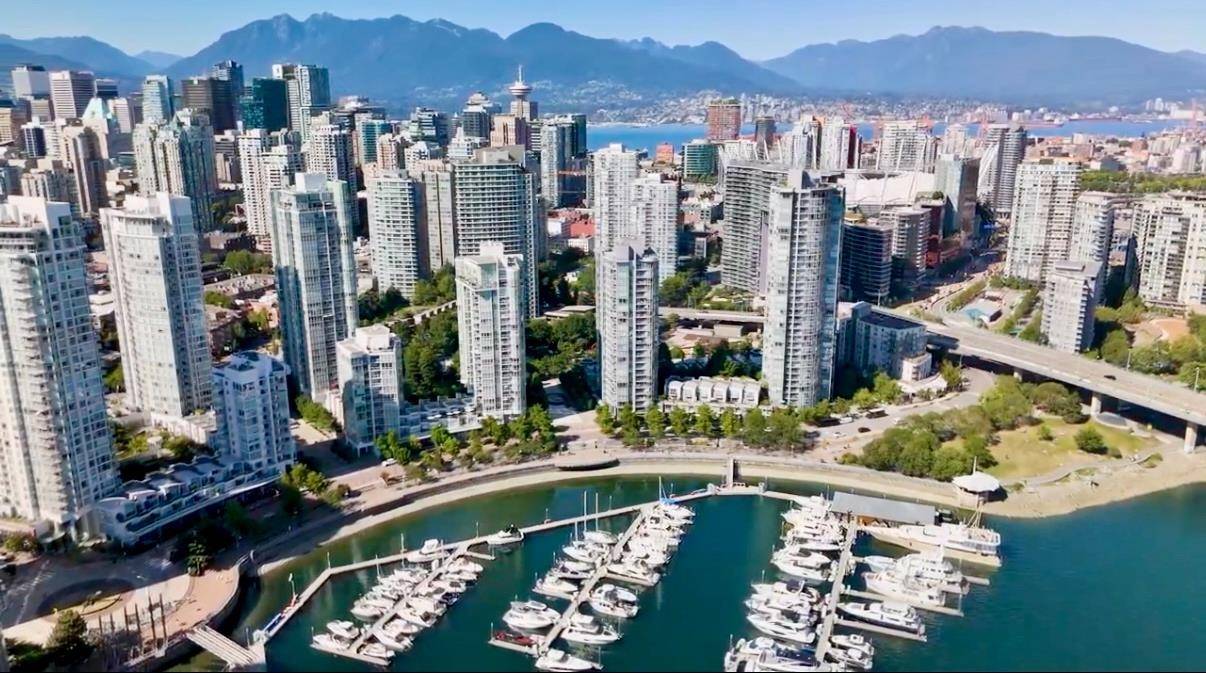 1067 Marinaside CRES #707, Vancouver, BC V6Z 3A4