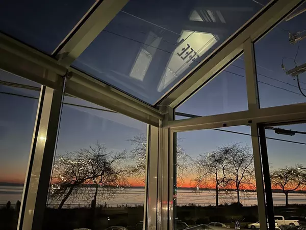 White Rock, BC V4B 1C1,14831 Marine DR