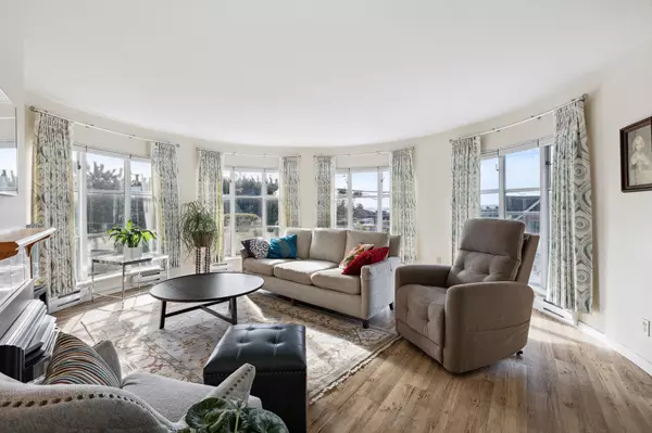 West Vancouver, BC V7V 1Y1,2412 Haywood AVE #101
