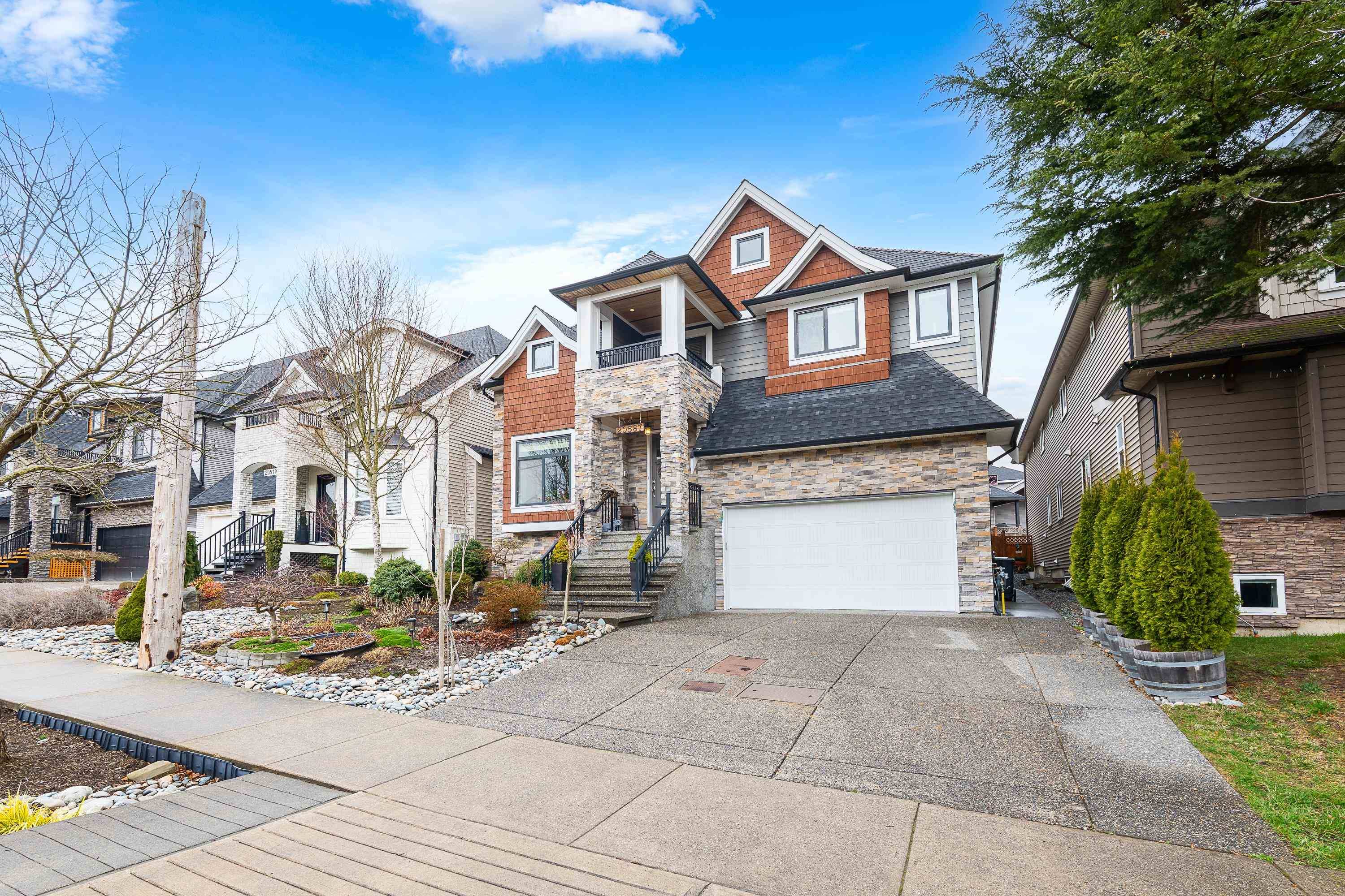 20587 68 AVE, Langley, BC V2Y 3E2