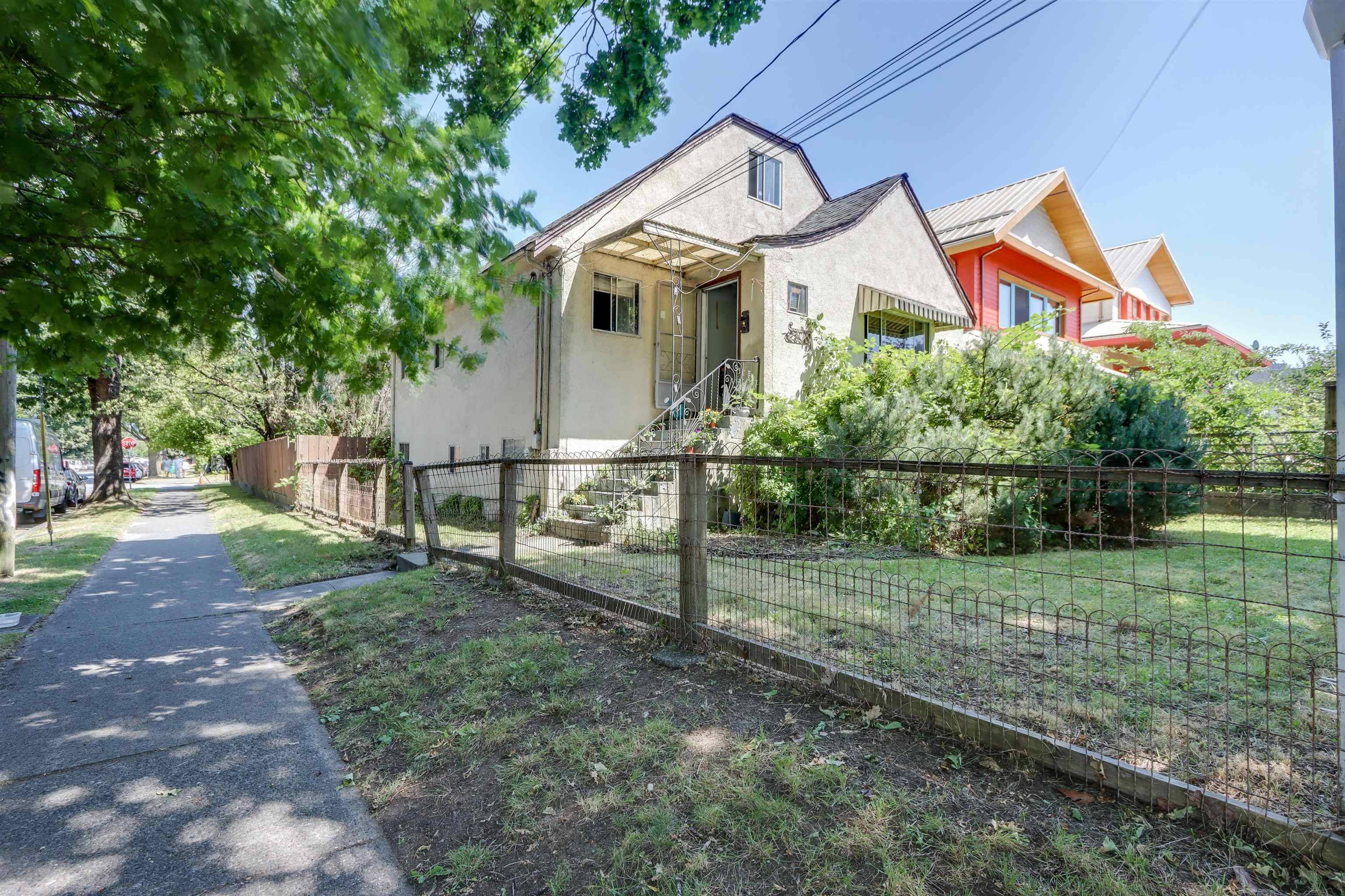 2305 Turner ST, Vancouver, BC V5L 2A6