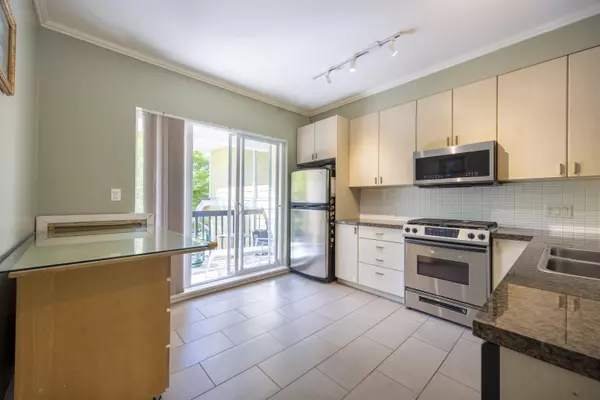 Burnaby, BC V3N 5E4,6878 Southpoint DR #11