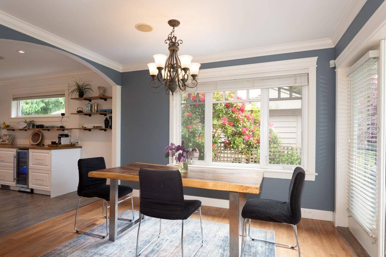 West Vancouver, BC V7T 2M5,1050 11th ST