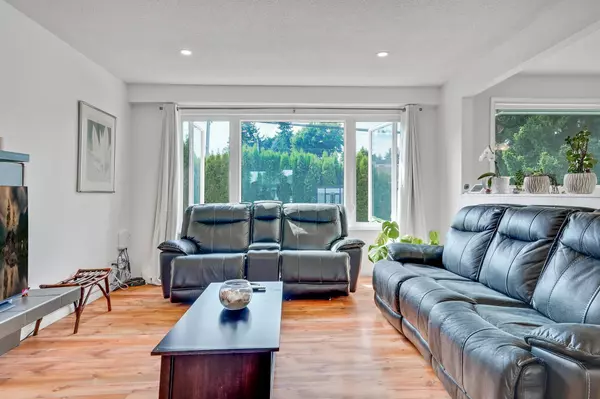 Surrey, BC V4A 4T1,1728 156 ST