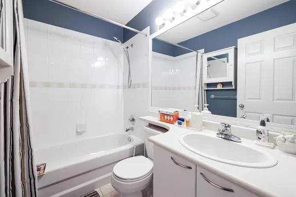 Richmond, BC V7C 5T8,3711 Robson CT #28