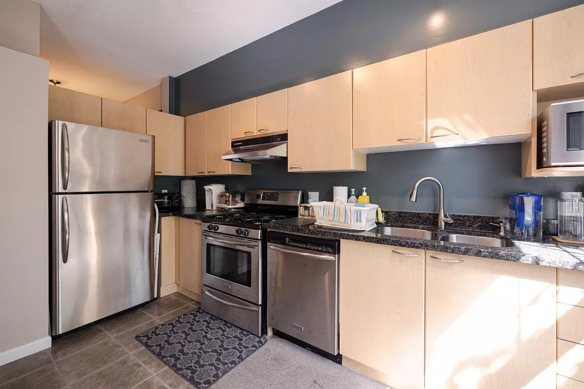 Richmond, BC V7C 5T8,3711 Robson CT #28