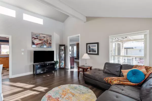 White Rock, BC V4B 2G4,15531 Roper AVE