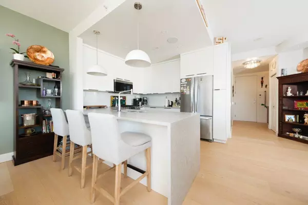 North Vancouver, BC V7M 3N6,120 W 16th ST #1404