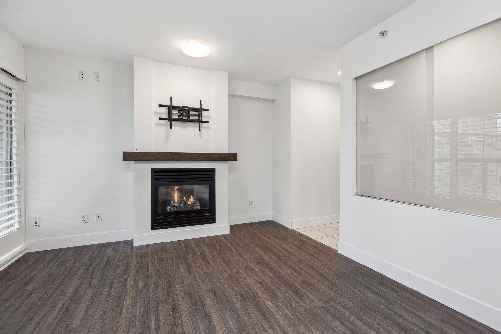 Vancouver, BC V6B 6R6,989 Richards ST #2002