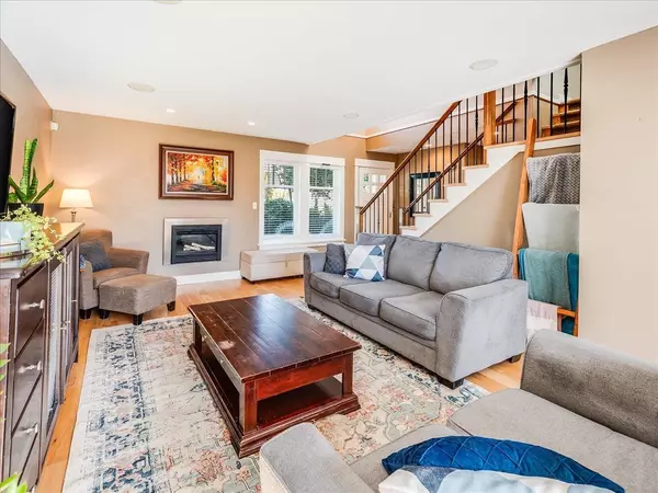 Burnaby, BC V5A 1R9,7124 Broadway
