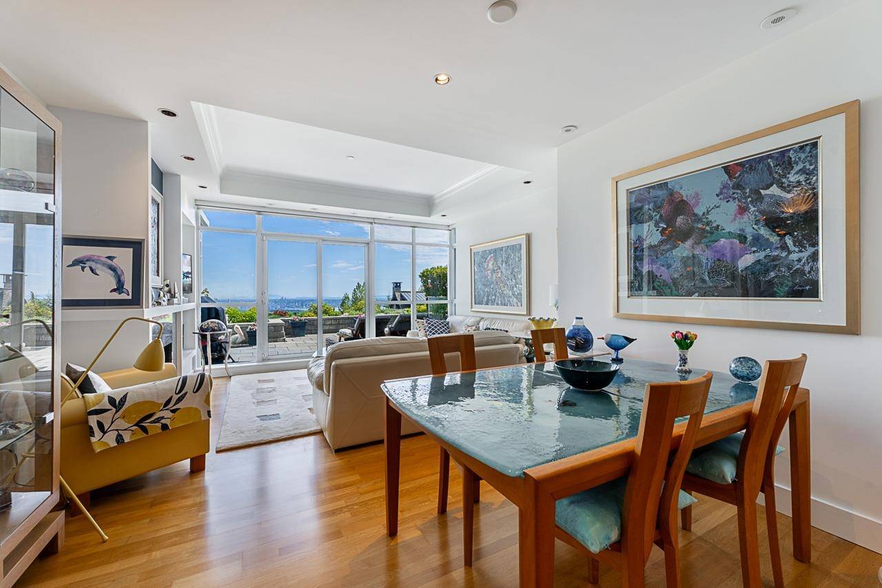 2210 Chippendale RD #103, West Vancouver, BC V7S 3J4