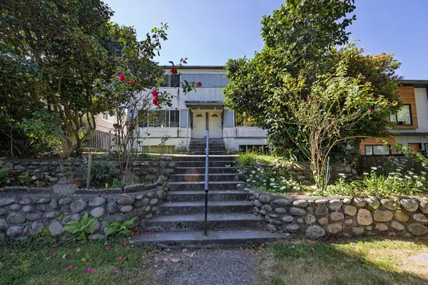 227-229 W 19th ST, North Vancouver, BC V7M 1X6